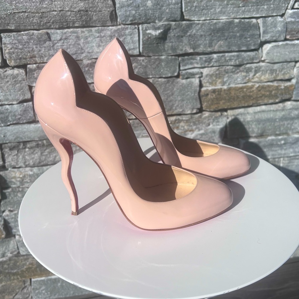Christian Louboutin pale pink scalloped stiletto (rare), size 41/10, runs small